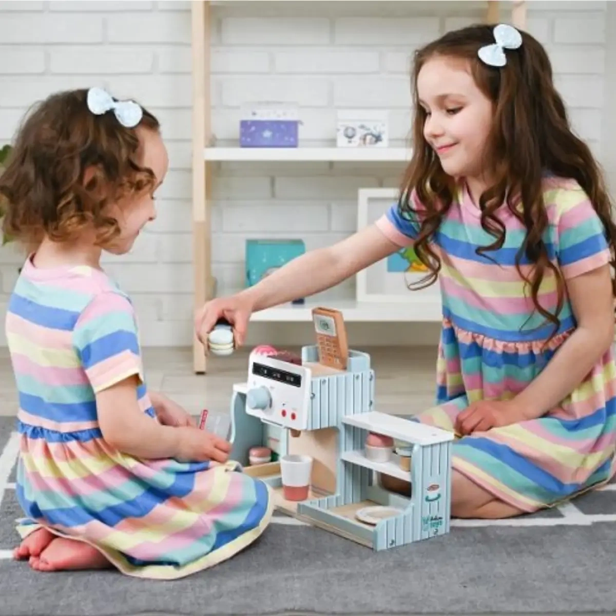 Kawiarnia z ekspresem i lodami - miniatura 2