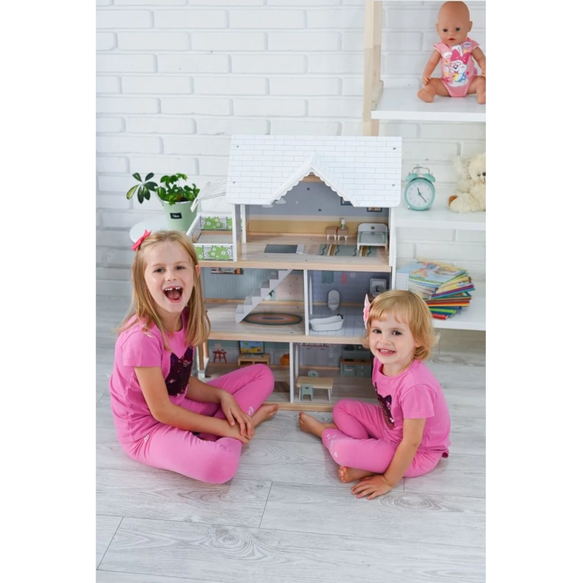 Drewniany domek dla lalek z windą - miniatura 2